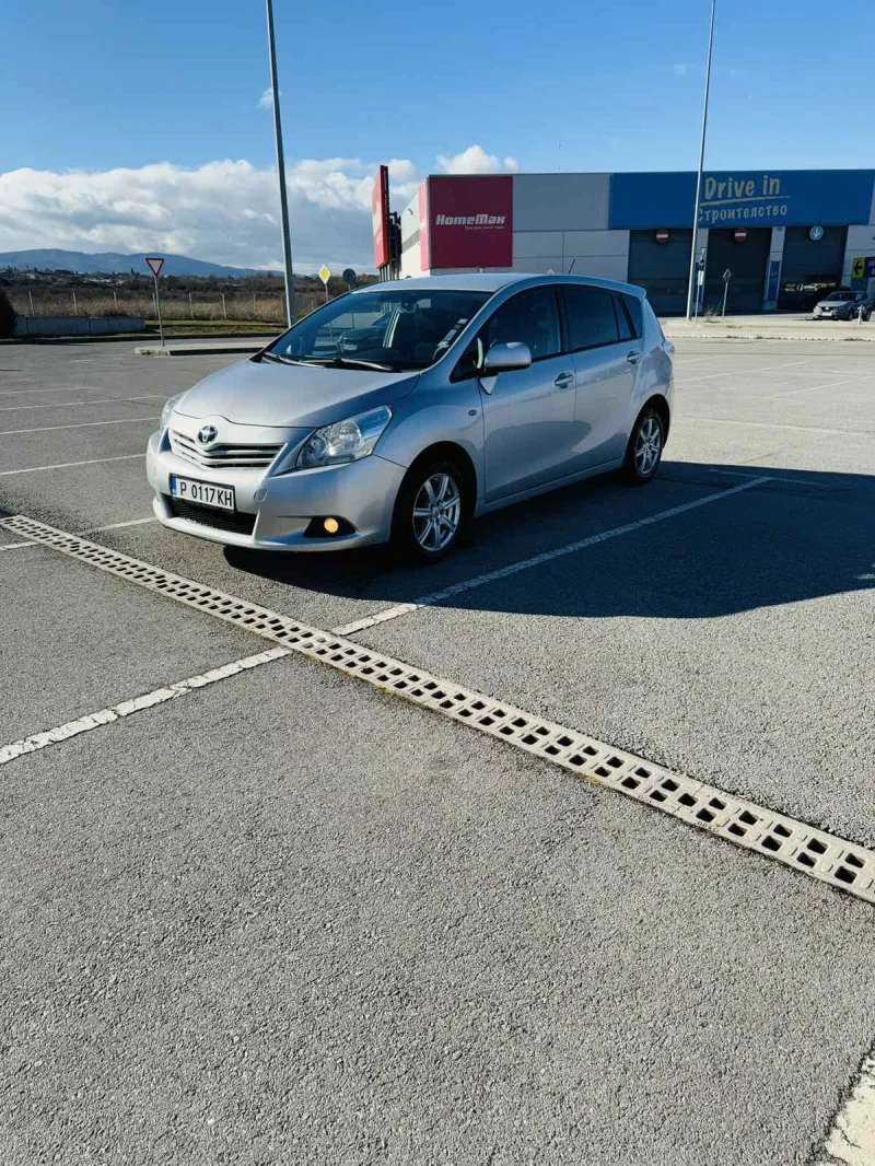 Toyota Verso 2.0 d4d, снимка 4 - Автомобили и джипове - 48117964