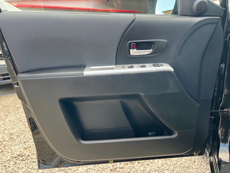 Mazda 5 2.0* Exclusive* ШВЕЙЦАРИЯ* 7 МЕСТА* КСЕНОН* , снимка 15 - Автомобили и джипове - 50565447