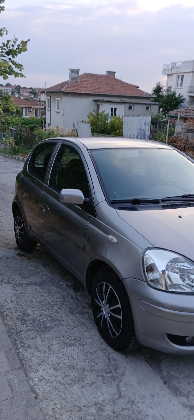 Toyota Yaris 1.3vvti, снимка 10 - Автомобили и джипове - 51282186