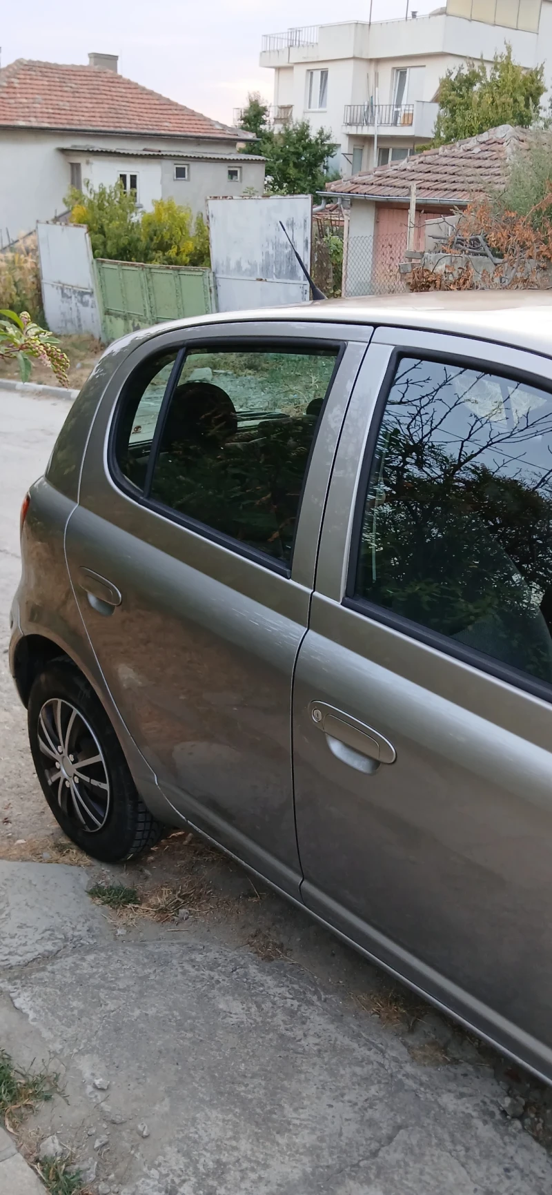 Toyota Yaris 1.3vvti, снимка 8 - Автомобили и джипове - 51282186