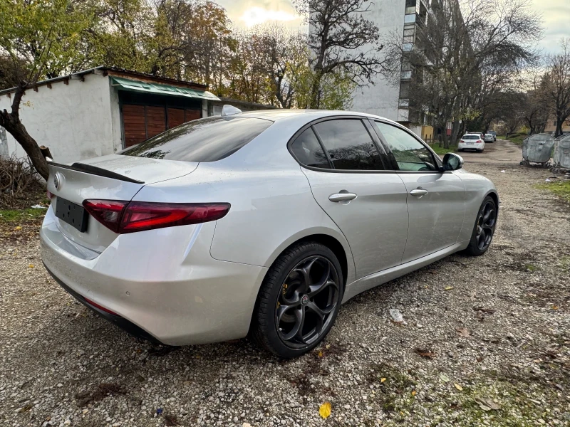 Alfa Romeo Giulia 2.2 JTD, снимка 5 - Автомобили и джипове - 52549885