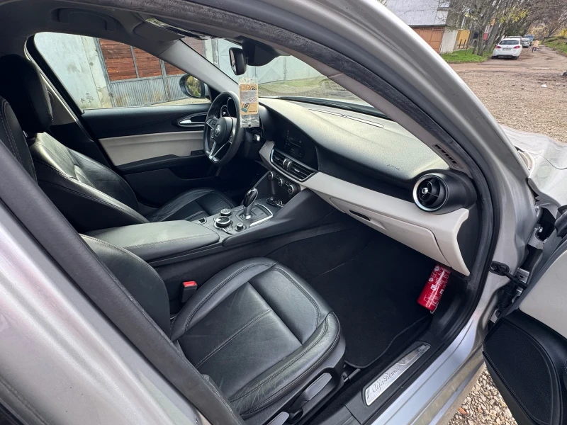 Alfa Romeo Giulia 2.2 JTD, снимка 16 - Автомобили и джипове - 52549885