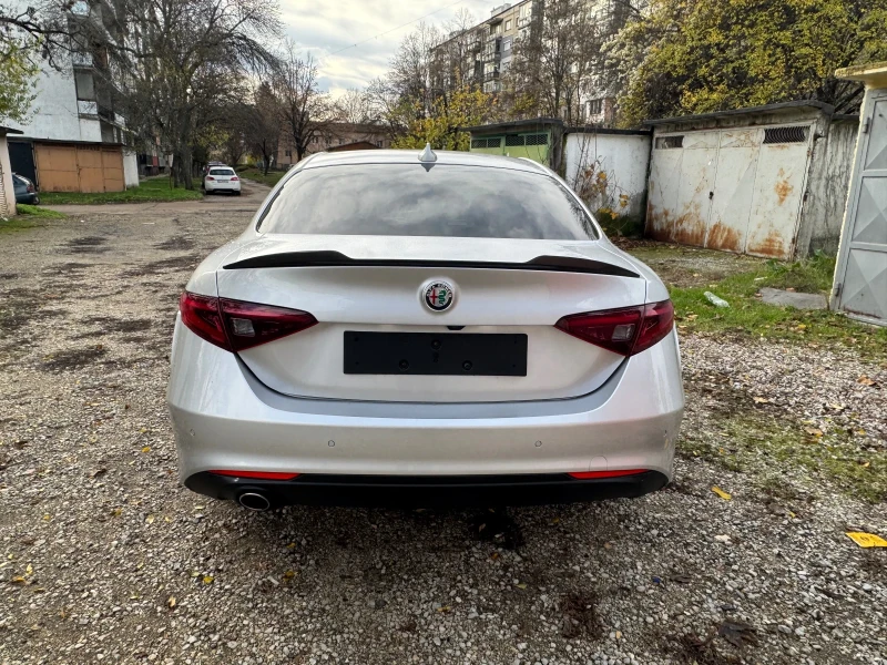 Alfa Romeo Giulia 2.2 JTD, снимка 6 - Автомобили и джипове - 52549885