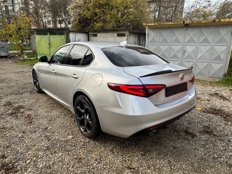 Alfa Romeo Giulia 2.2 JTD, снимка 7 - Автомобили и джипове - 52549885