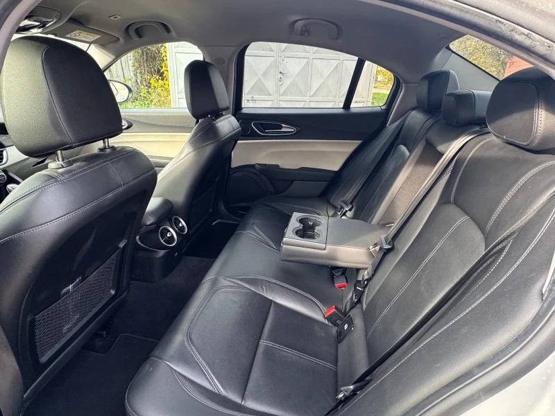 Alfa Romeo Giulia 2.2 JTD, снимка 11 - Автомобили и джипове - 52549885