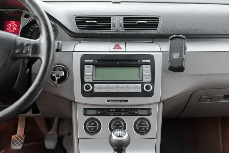 VW Passat 2.0 TDI 140 , снимка 14 - Автомобили и джипове - 53038899