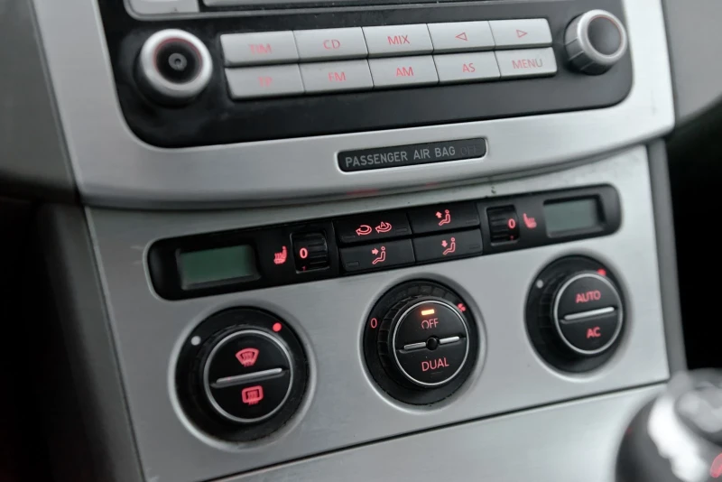 VW Passat 2.0 TDI 140 , снимка 16 - Автомобили и джипове - 53038899
