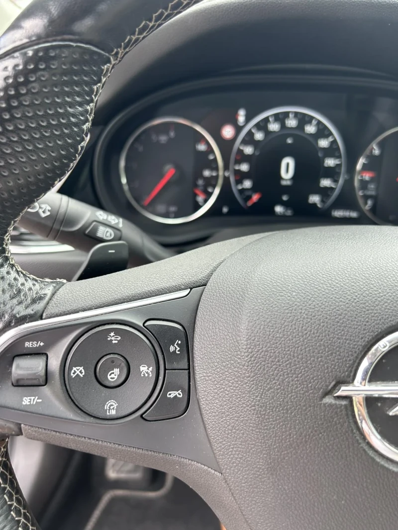 Opel Insignia Exclusive Tourer 4x4 Full Top , снимка 8 - Автомобили и джипове - 53061928