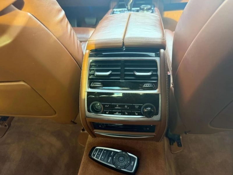 BMW 750 * xDrive * CARFAX * ЦЕНА ДО БГ, снимка 17 - Автомобили и джипове - 53303643
