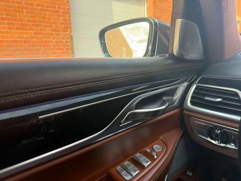 BMW 750 * xDrive * CARFAX * ЦЕНА ДО БГ, снимка 9 - Автомобили и джипове - 53303643