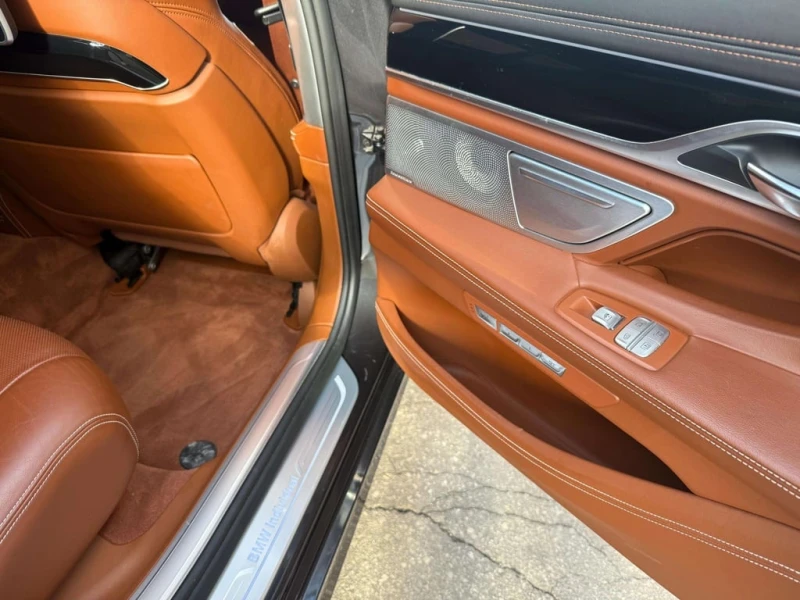 BMW 750 * xDrive * CARFAX * ЦЕНА ДО БГ, снимка 11 - Автомобили и джипове - 53303643