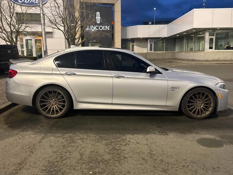 BMW 550 * 550i xDrive * CARFAX * БЕЗ ПЪРВОНАЧАЛНА ВНОСКА, снимка 3 - Автомобили и джипове - 53436742