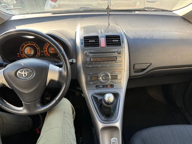 Toyota Auris, снимка 13 - Автомобили и джипове - 48505474