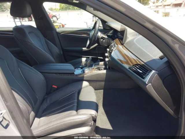BMW 540 Mpack* Keyless* Shadow* Ambient* Harman* Пано* , снимка 6 - Автомобили и джипове - 52812255