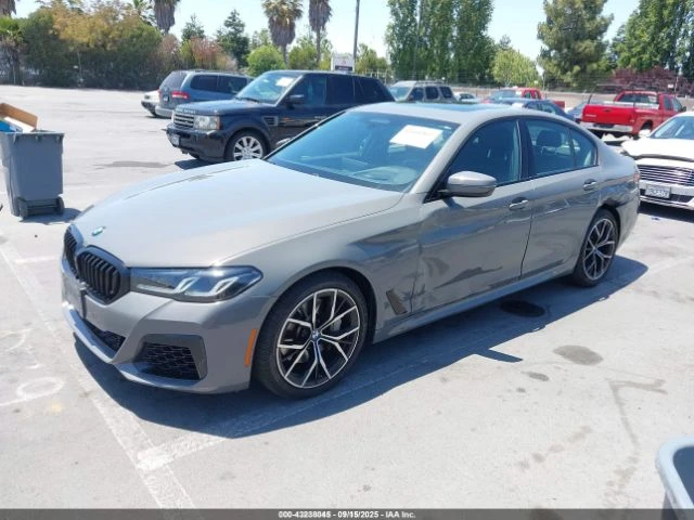 BMW 540 Mpack* Keyless* Shadow* Ambient* Harman* Пано* , снимка 2 - Автомобили и джипове - 52812255