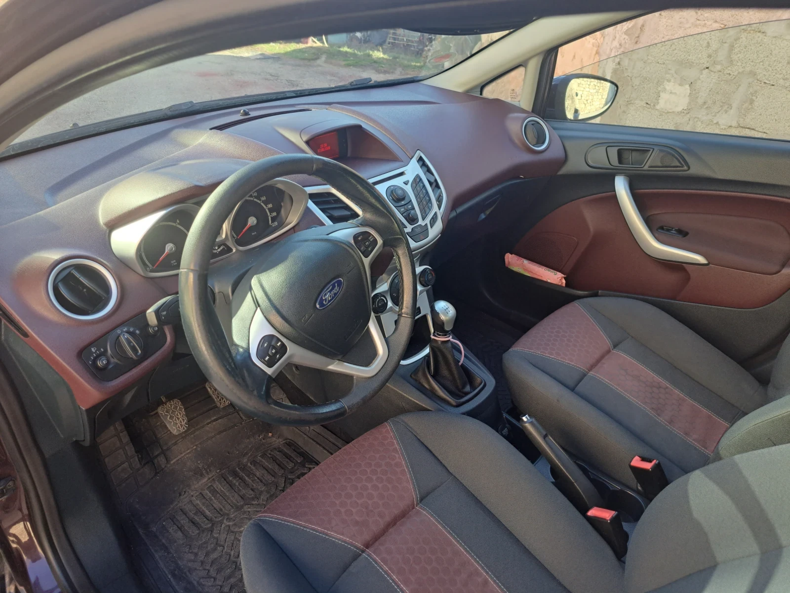 Ford Fiesta 1.6 TDCI TITANIUM - изображение 2