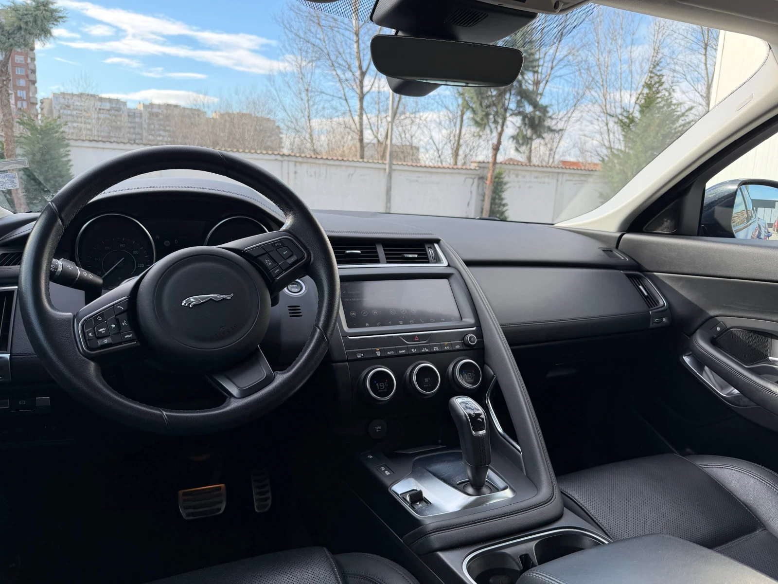 Jaguar E-pace  - изображение 6