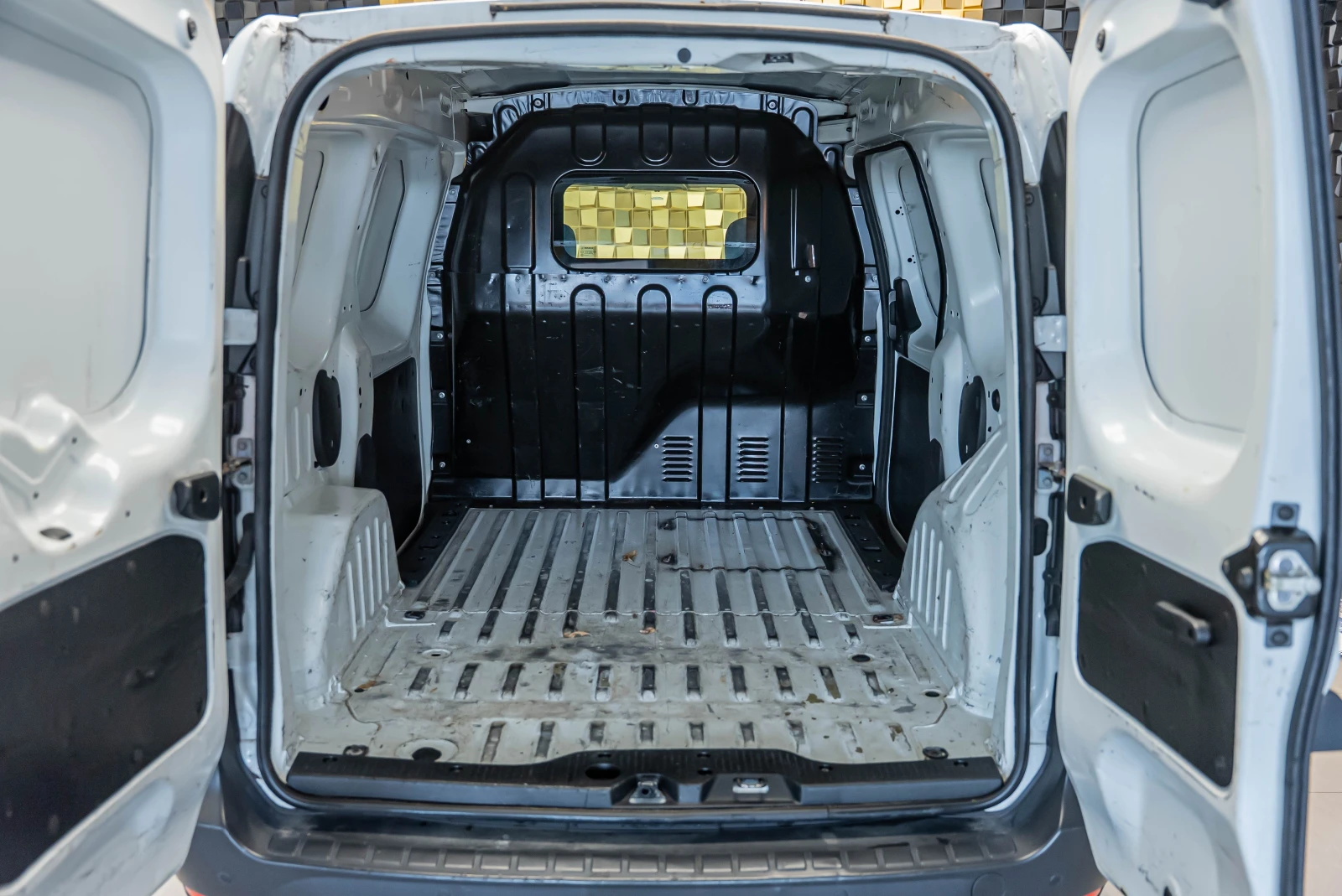 Dacia Dokker Van DCI, снимка 16 - Автомобили и джипове - 53734459