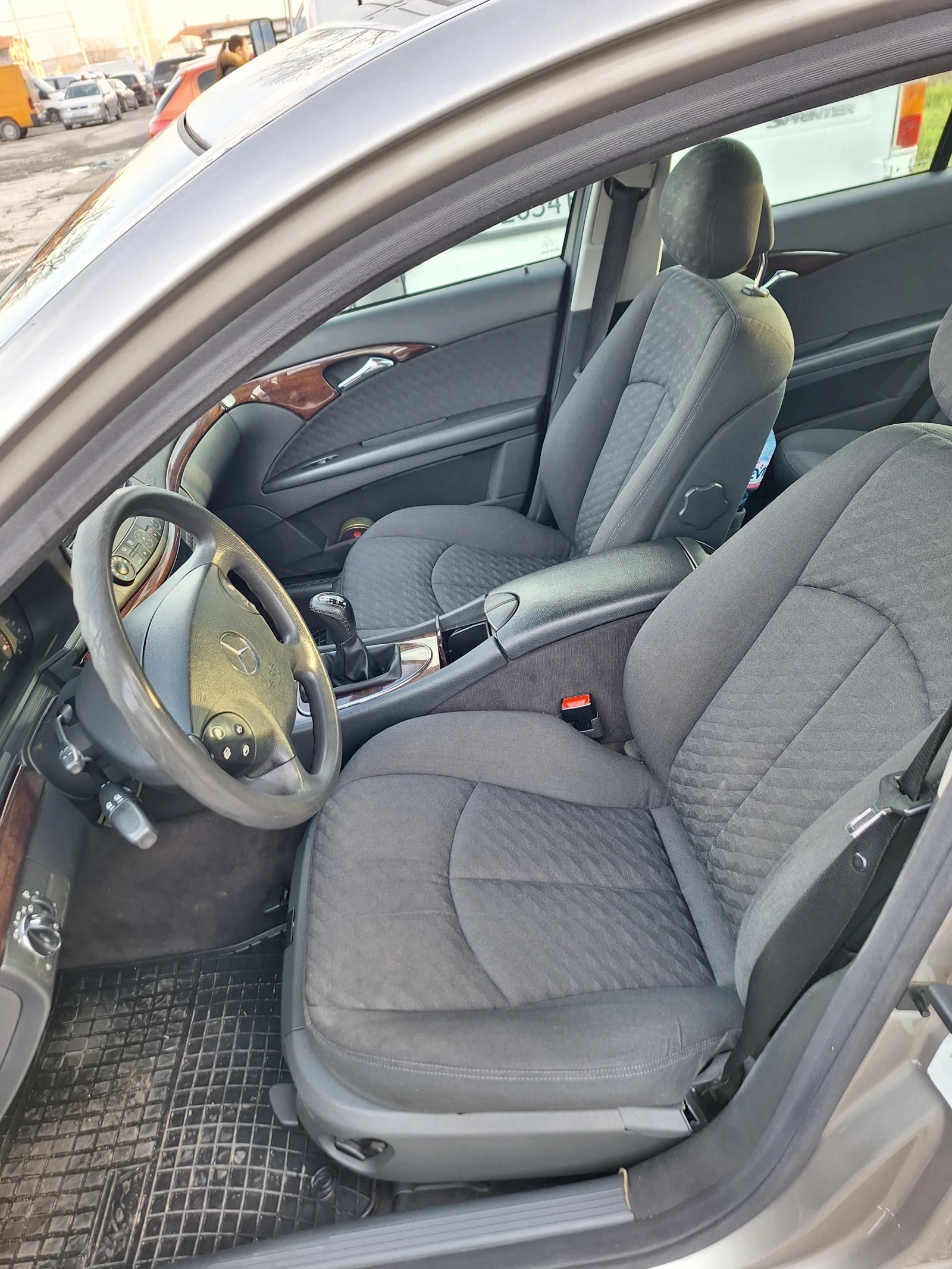 Mercedes-Benz E 220 2.2, снимка 5 - Автомобили и джипове - 53929431