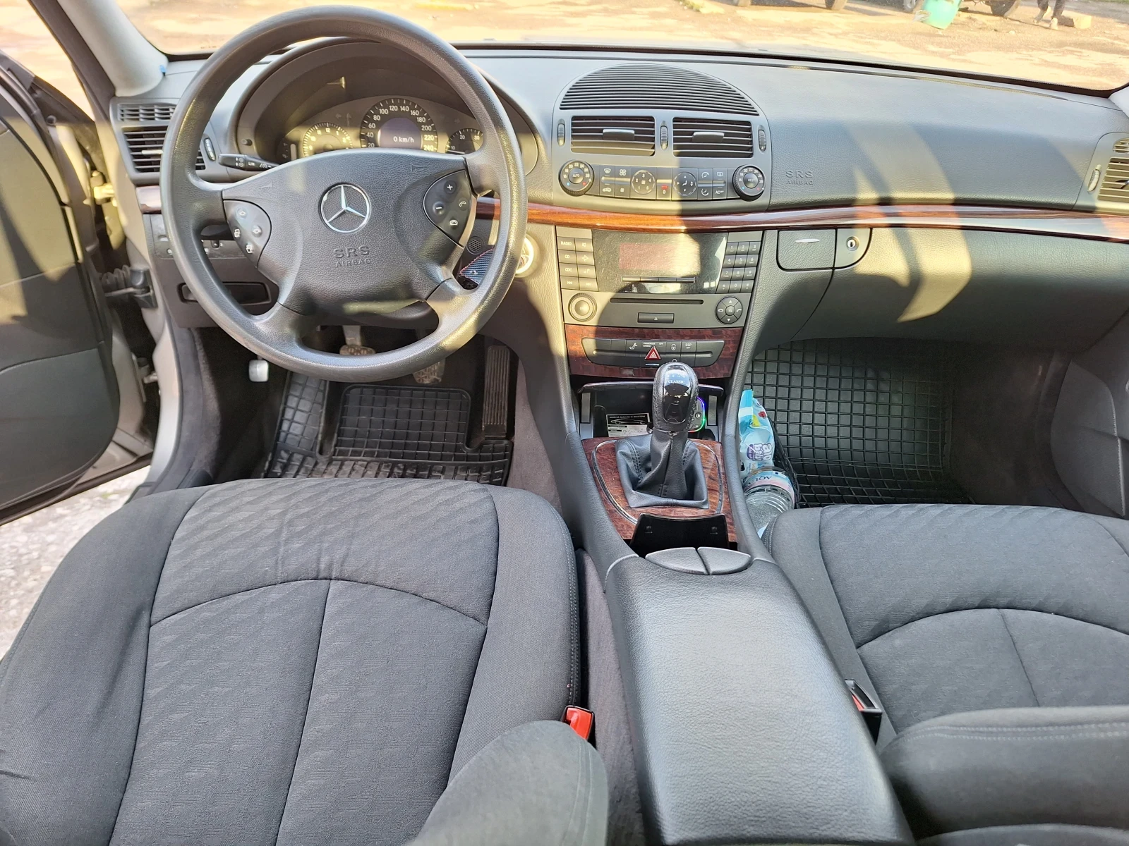 Mercedes-Benz E 220 2.2, снимка 3 - Автомобили и джипове - 53929431