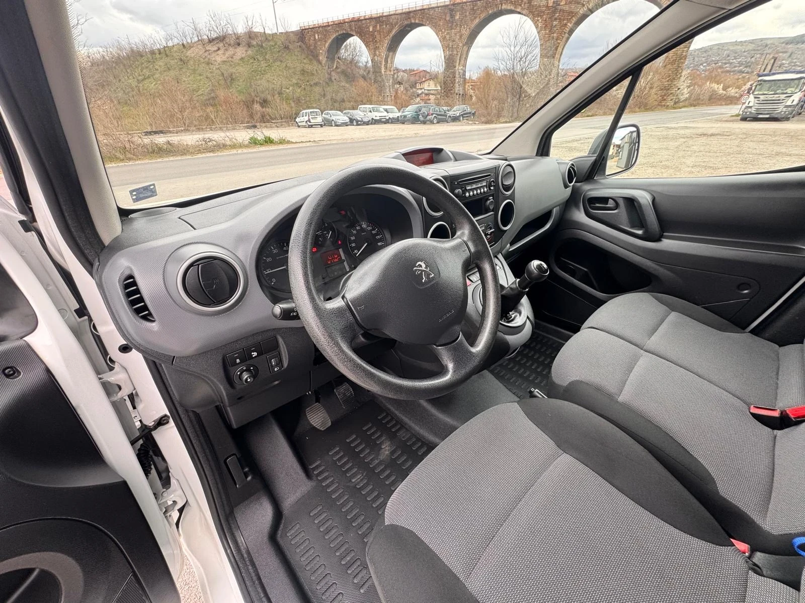 Citroen Berlingo 1.6 HDI Euro 6 , снимка 7 - Автомобили и джипове - 54020810