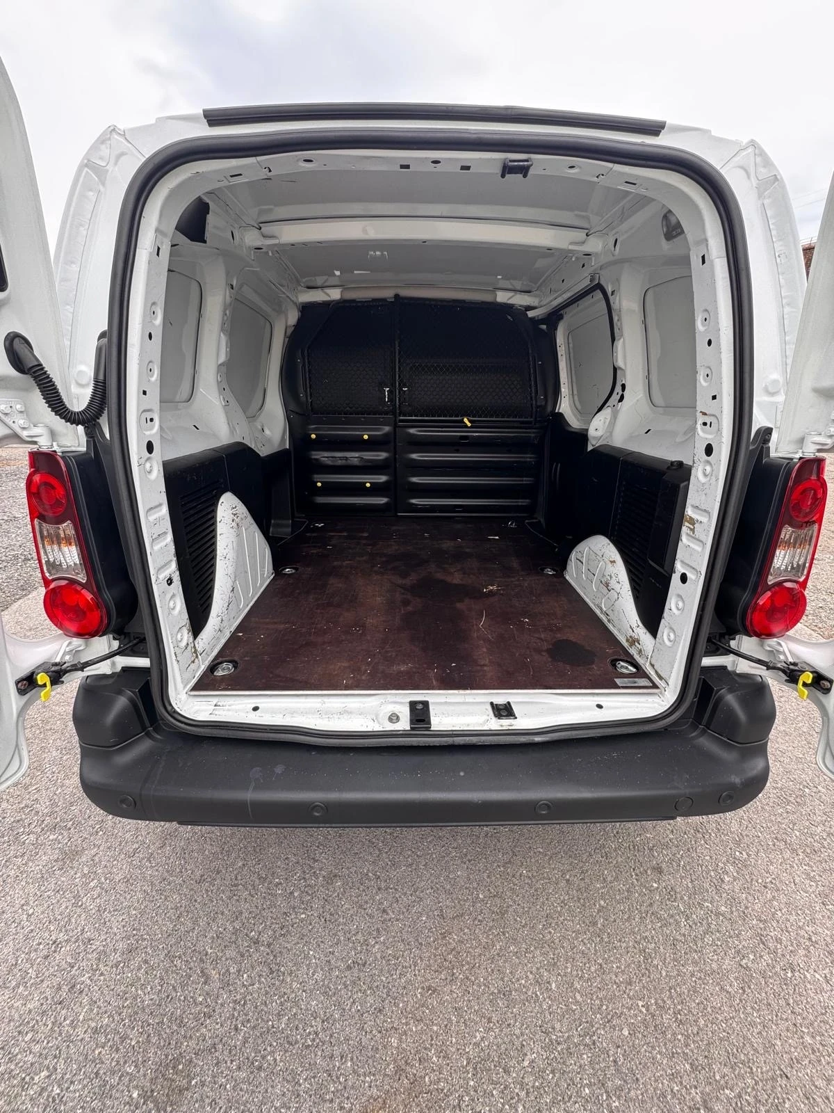 Citroen Berlingo 1.6 HDI Euro 6 , снимка 12 - Автомобили и джипове - 54020810