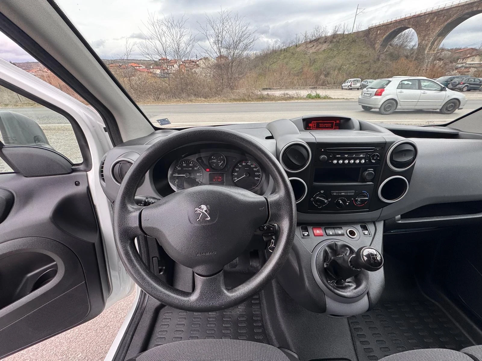 Citroen Berlingo 1.6 HDI Euro 6 , снимка 9 - Автомобили и джипове - 54020810