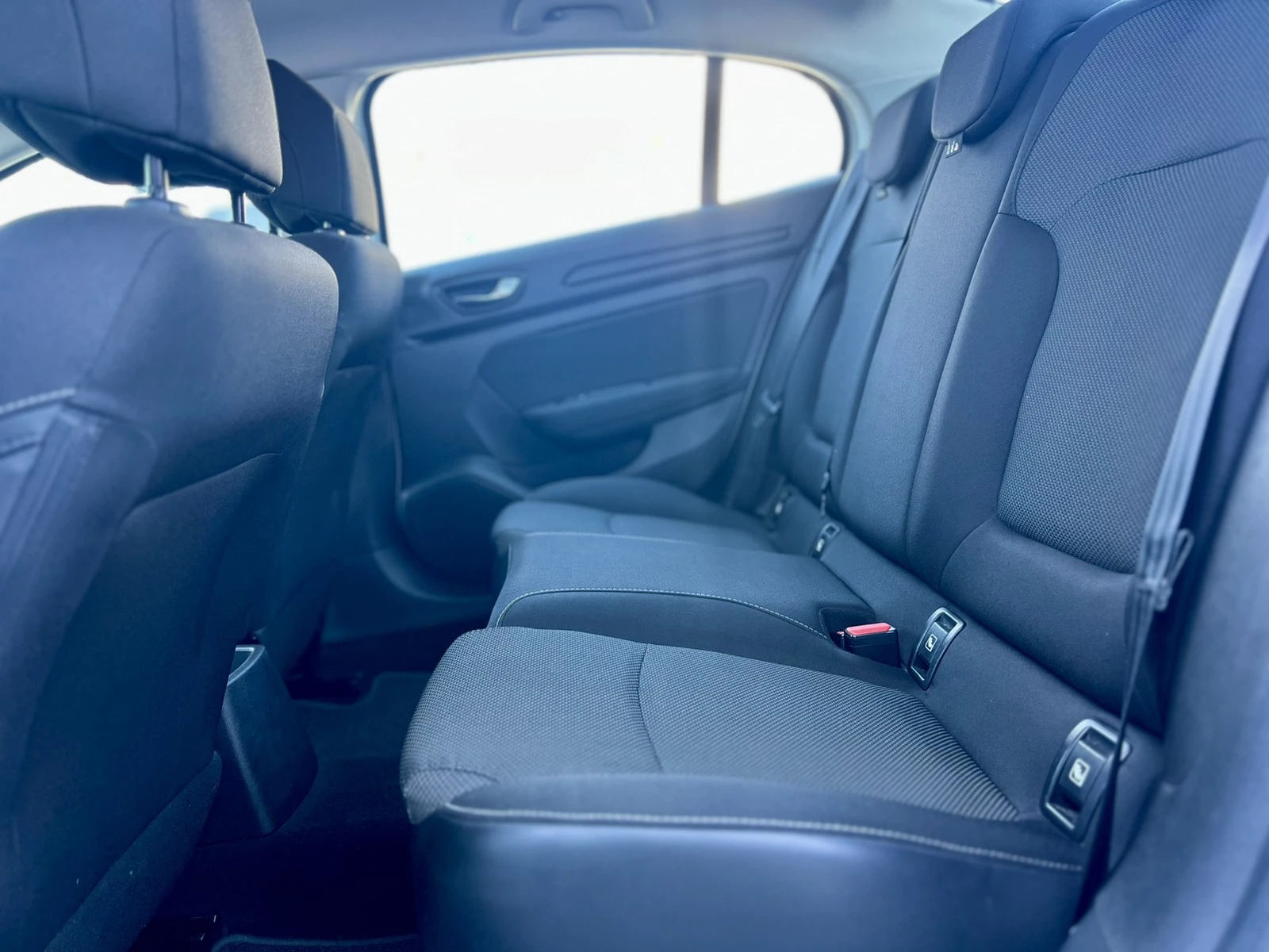 Renault Megane 1.3 TCe / 140 к.с. / ГАРАНЦИЯ, снимка 15 - Автомобили и джипове - 54111602