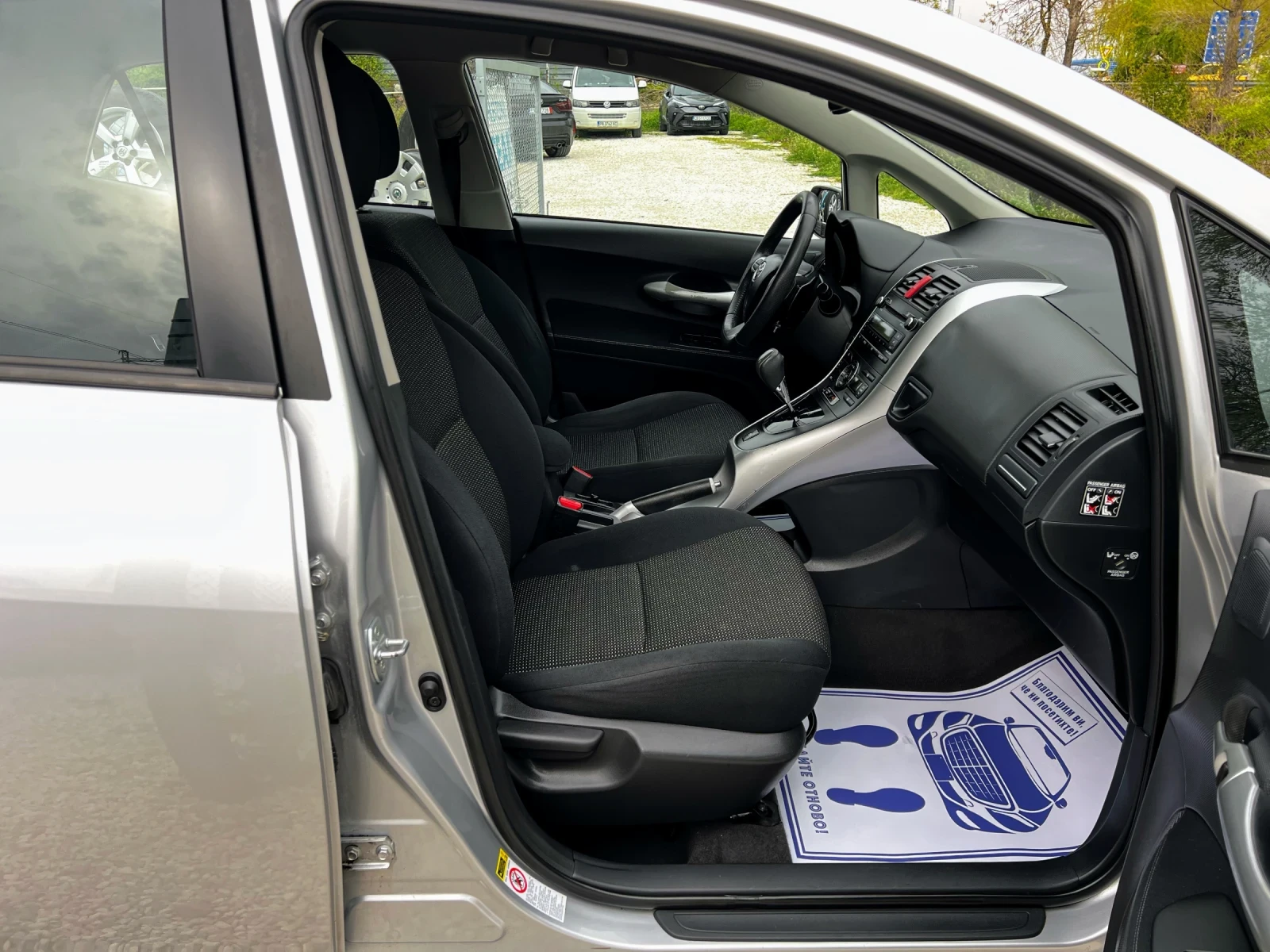 Toyota Auris 1.6i AUTOMATIC 168000KM, снимка 11 - Автомобили и джипове - 54203070