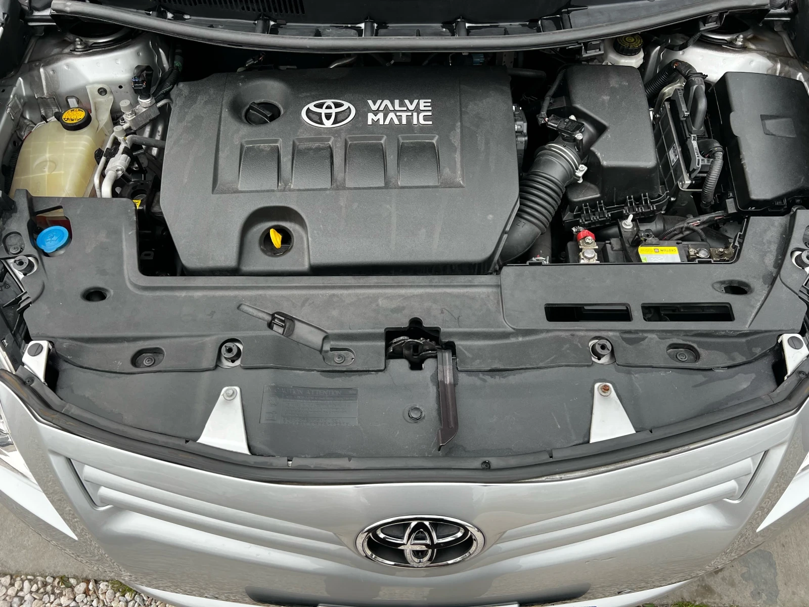 Toyota Auris 1.6i AUTOMATIC 168000KM, снимка 16 - Автомобили и джипове - 54203070