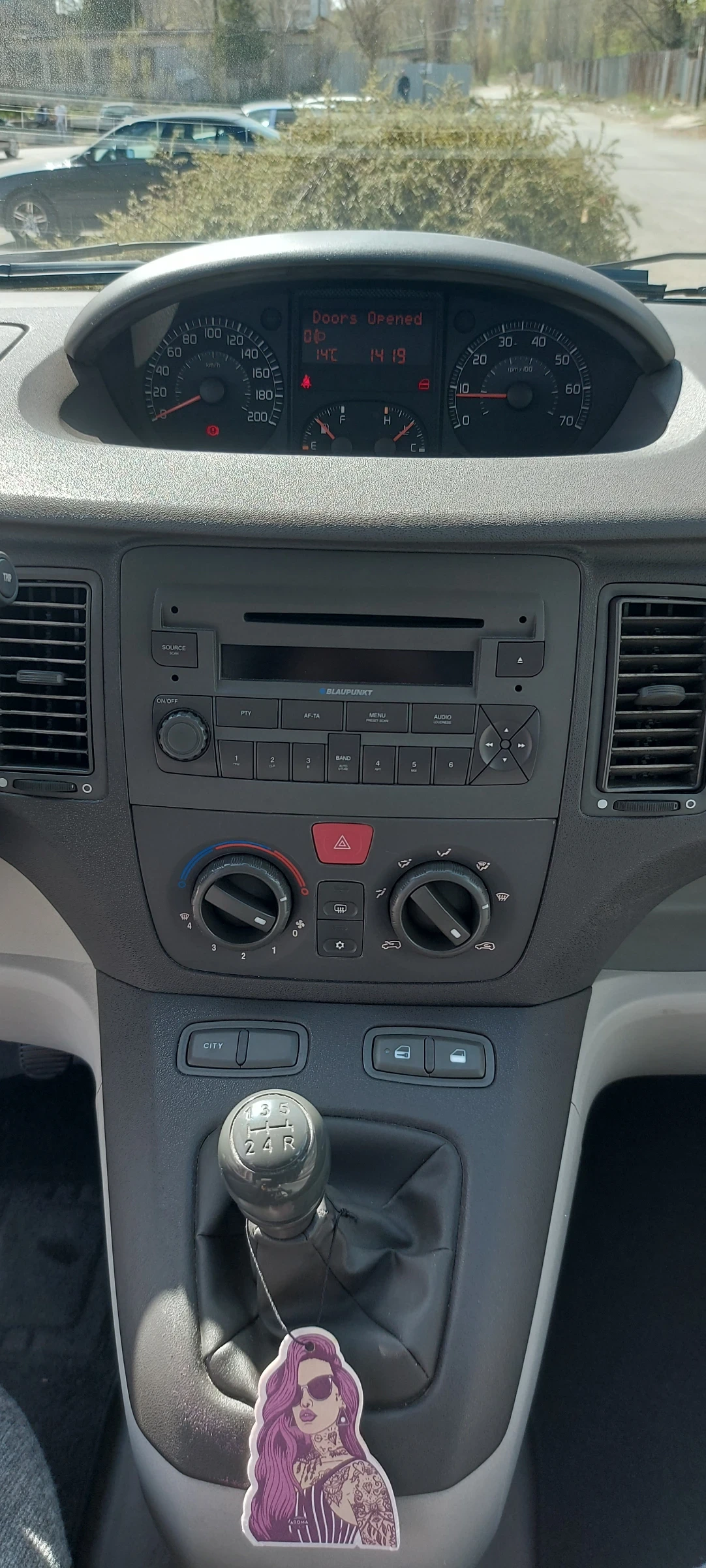 Fiat Idea, снимка 12 - Автомобили и джипове - 54247355