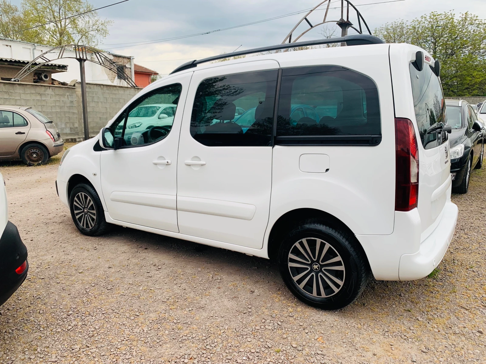 Peugeot Partner TEPEE 1.6hdi, снимка 4 - Автомобили и джипове - 54359649