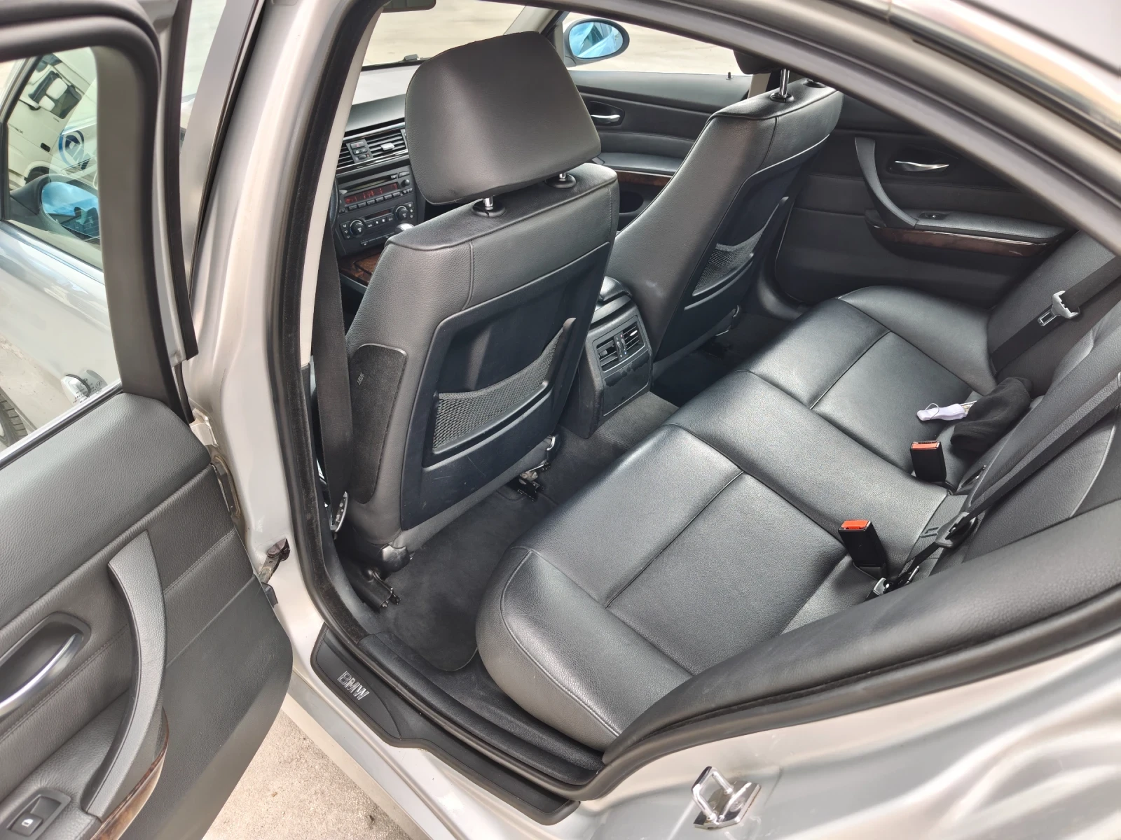 BMW 330, снимка 8 - Автомобили и джипове - 54388656