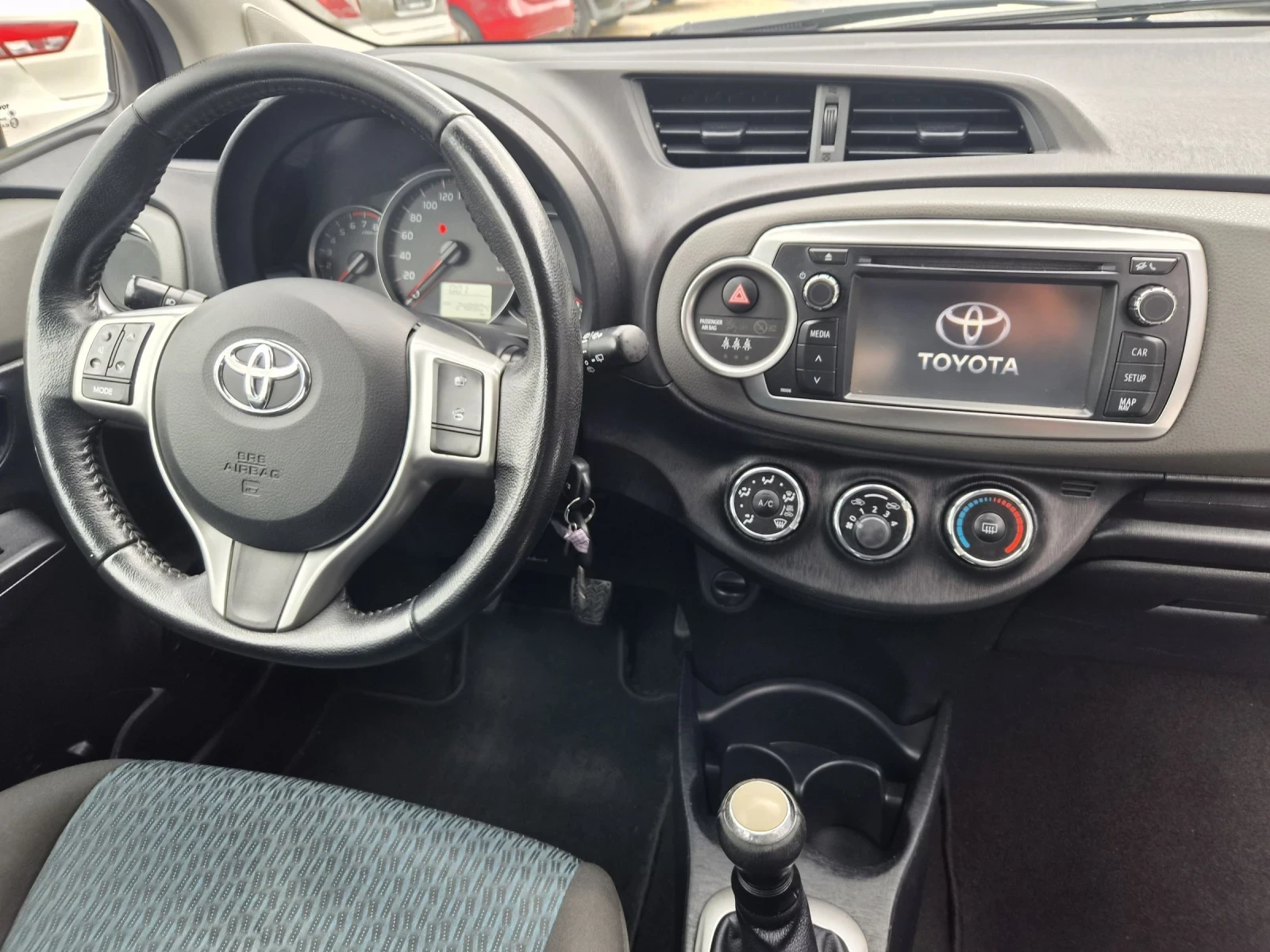 Toyota Yaris 1.0 NAVI KAMERA , снимка 11 - Автомобили и джипове - 54652749