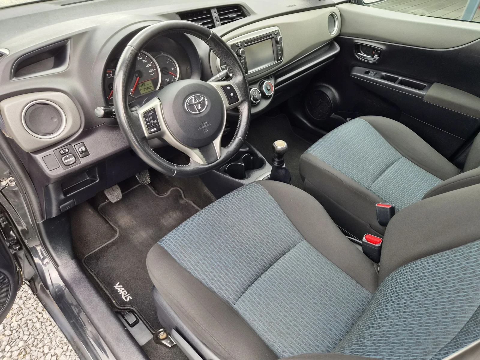 Toyota Yaris 1.0 NAVI KAMERA , снимка 8 - Автомобили и джипове - 54652749