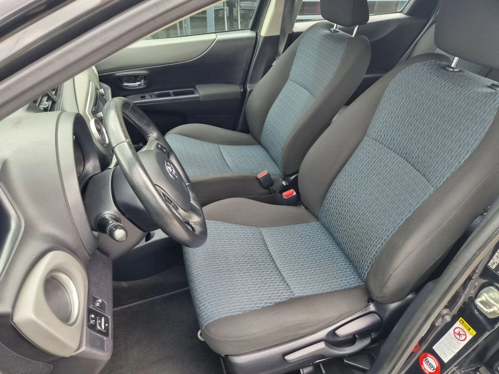 Toyota Yaris 1.0 NAVI KAMERA , снимка 9 - Автомобили и джипове - 54652749