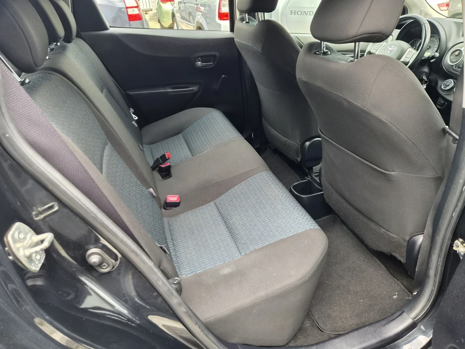 Toyota Yaris 1.0 NAVI KAMERA , снимка 14 - Автомобили и джипове - 54652749