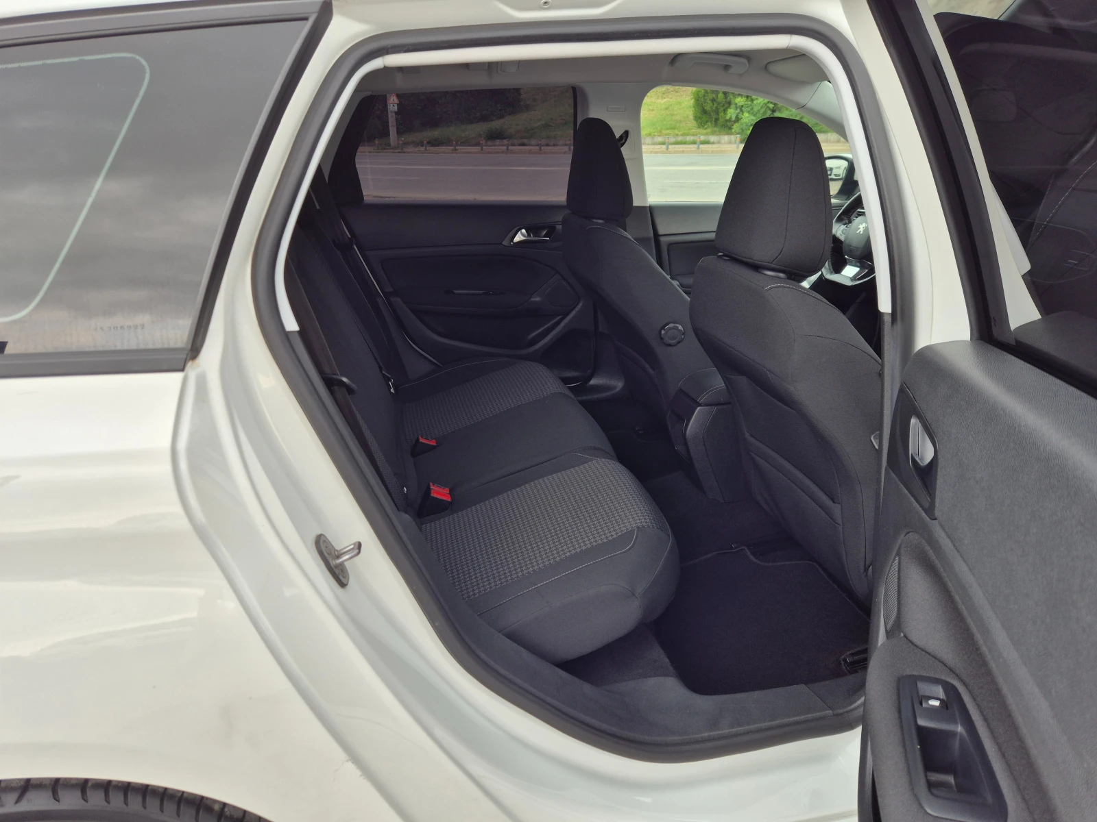 Peugeot 308 SW 1.5HDI 131кс, снимка 10 - Автомобили и джипове - 54877724