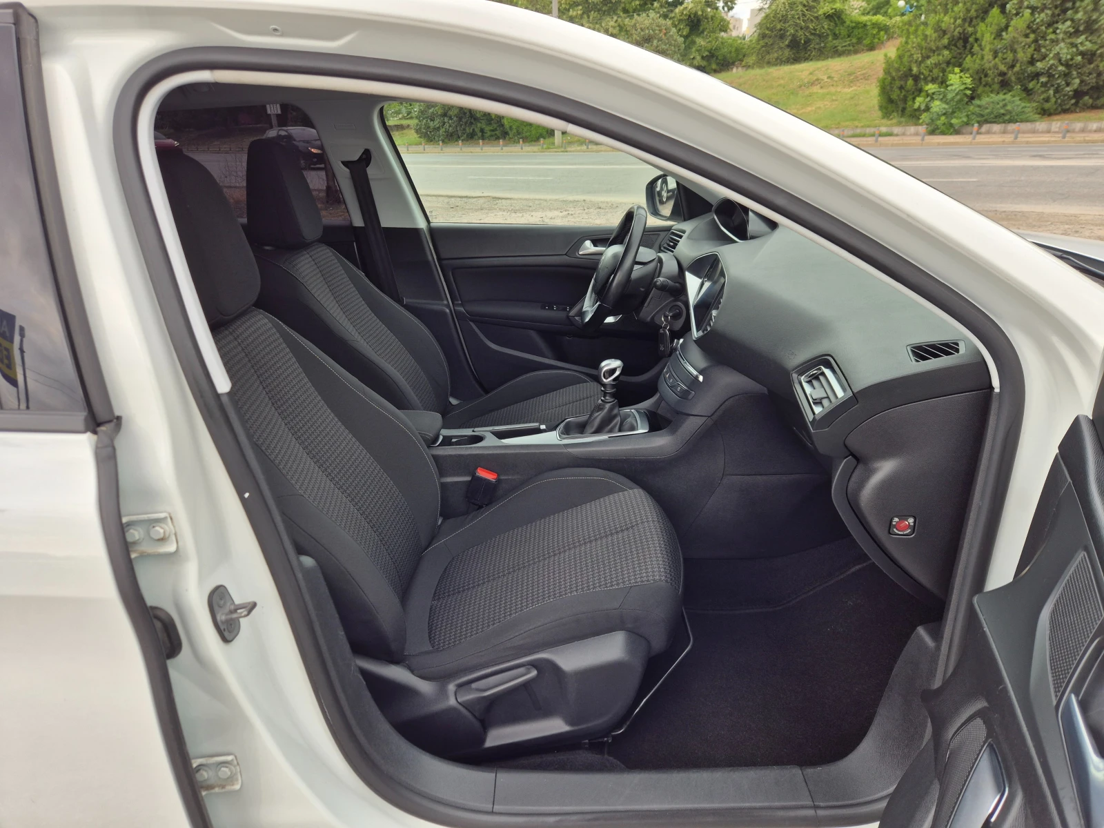 Peugeot 308 SW 1.5HDI 131кс, снимка 9 - Автомобили и джипове - 54877724