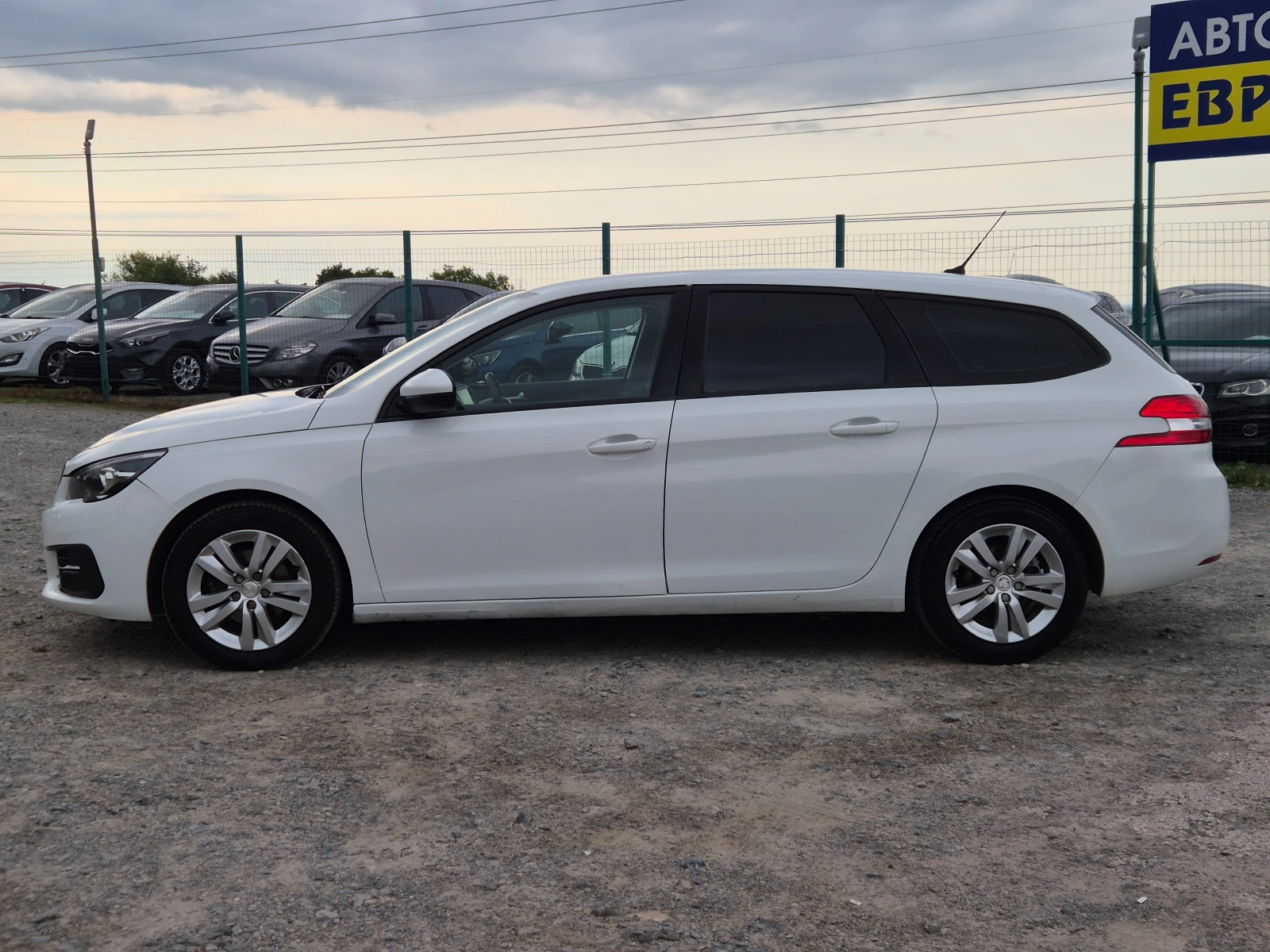 Peugeot 308 SW 1.5HDI 131кс, снимка 2 - Автомобили и джипове - 54877724