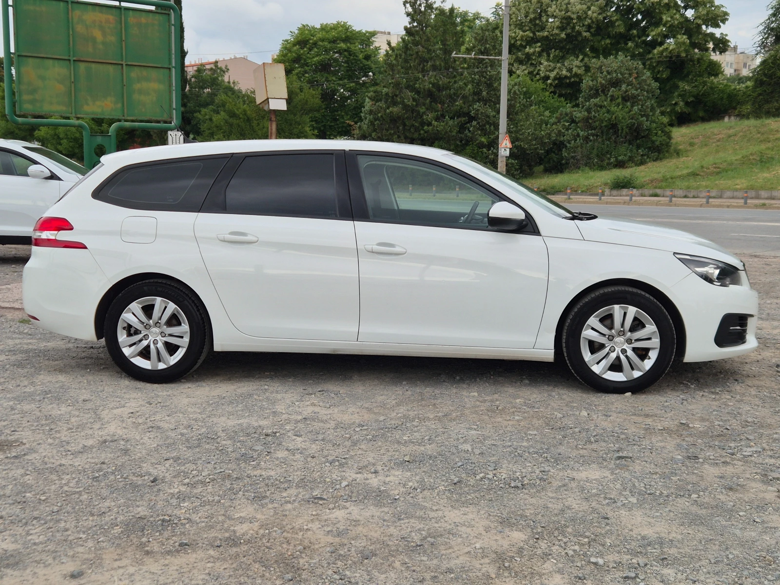 Peugeot 308 SW 1.5HDI 131кс, снимка 6 - Автомобили и джипове - 54877724