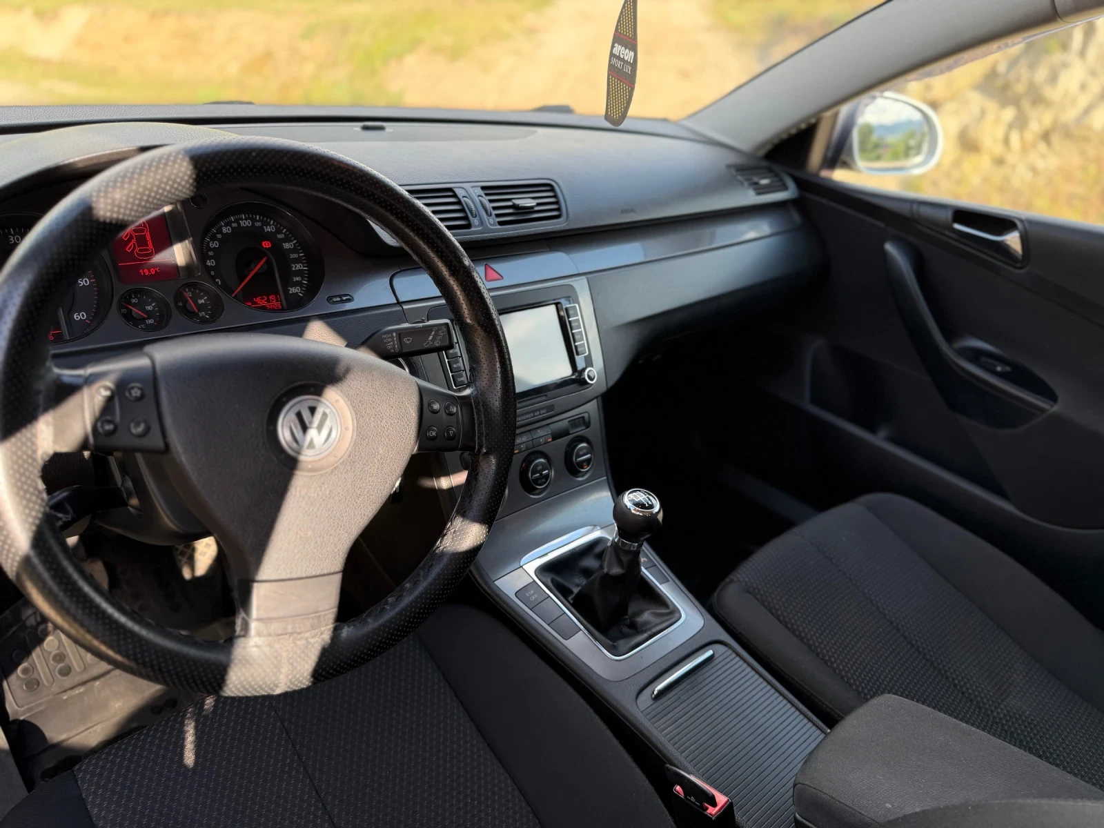 VW Passat TDI / 6скорости, снимка 11 - Автомобили и джипове - 54962405