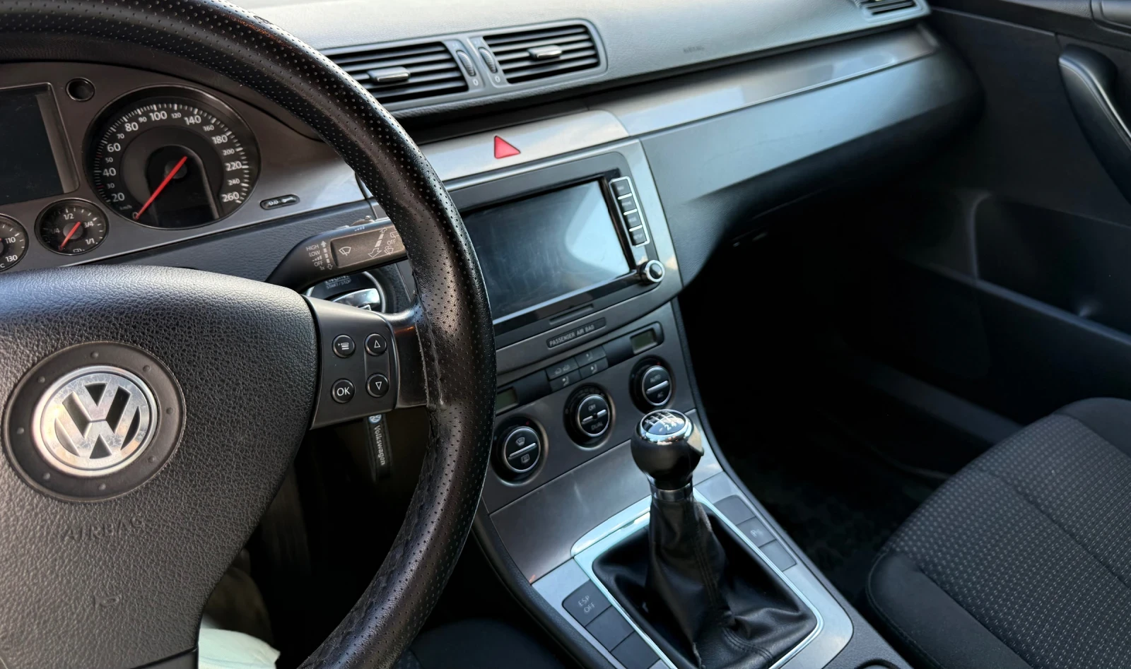 VW Passat TDI / 6скорости, снимка 14 - Автомобили и джипове - 54962405