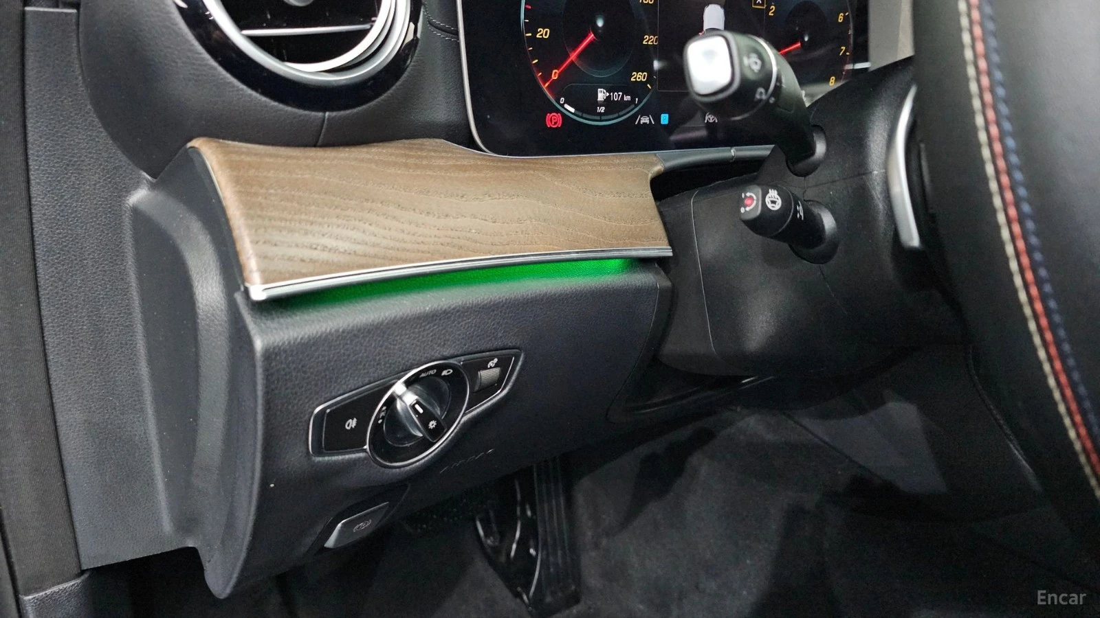 Mercedes-Benz E 250 EXCLUSIVE* HUD* 360* КОЖА* ПАНО* НАВИ, снимка 11 - Автомобили и джипове - 55448963