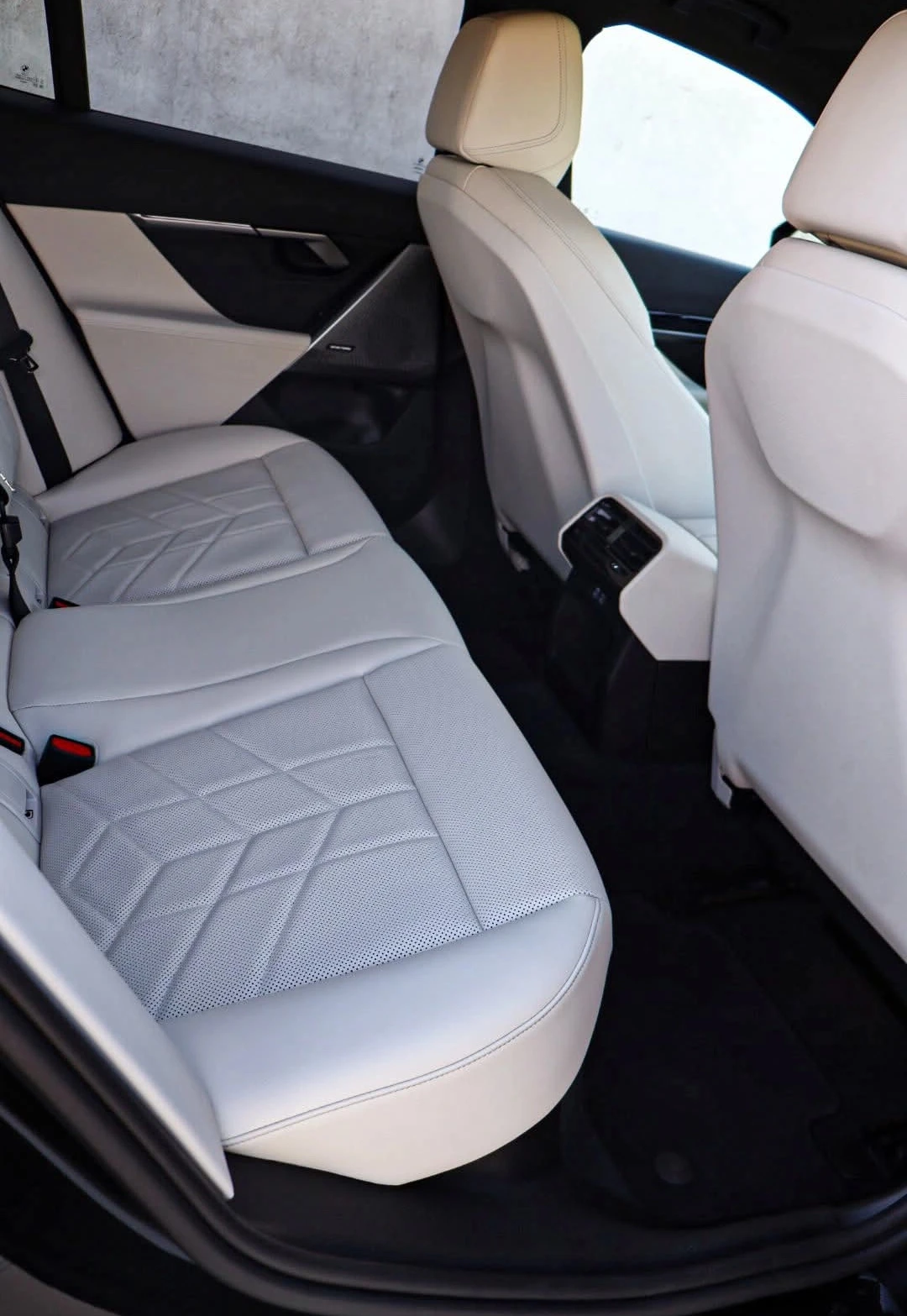 BMW i5 eDrive40 M-Sport , снимка 5 - Автомобили и джипове - 55623934