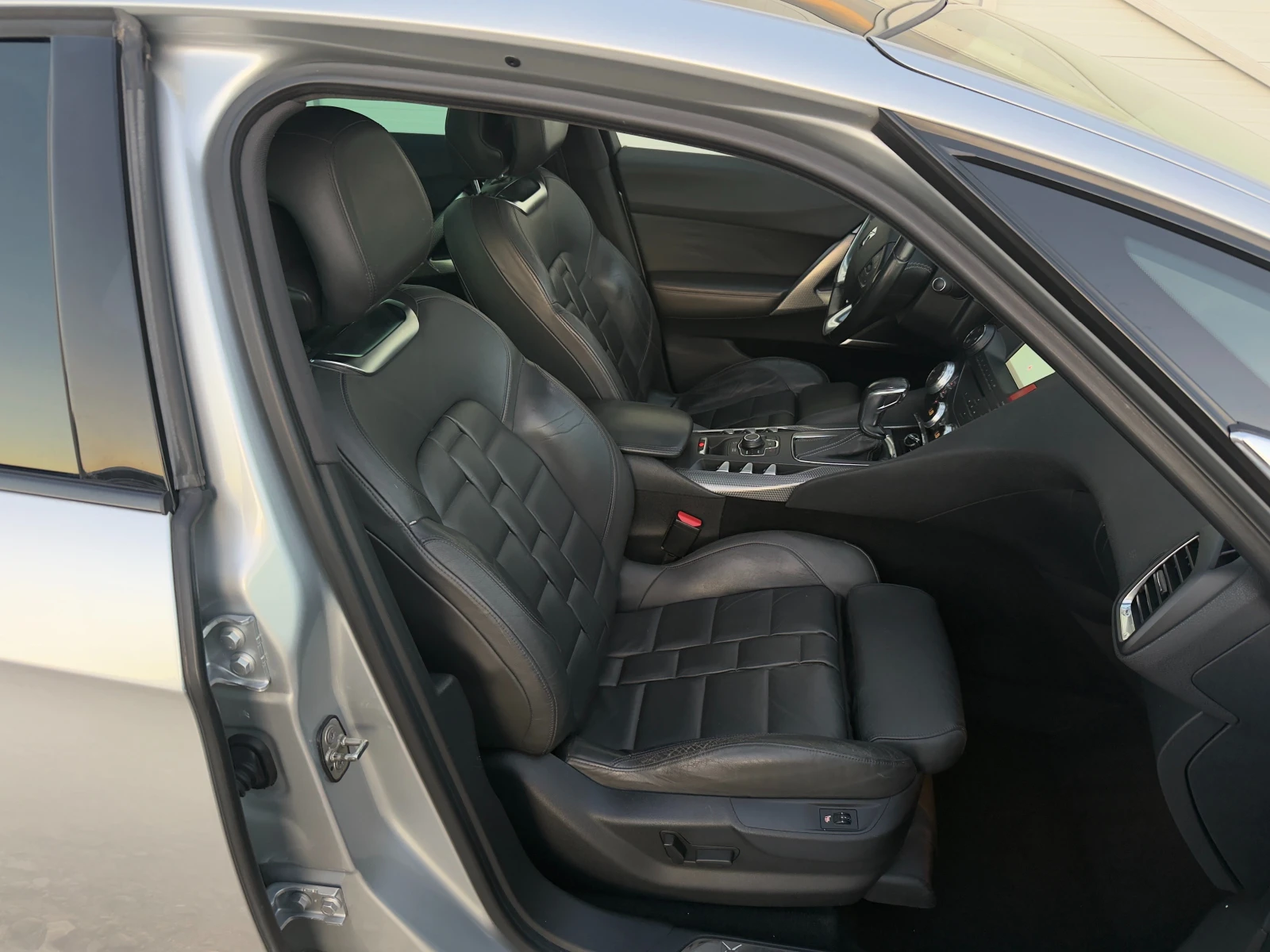 DS DS 5 2.0HDI Автомат/Панорама/Head-up/Full/Лизинг, снимка 12 - Автомобили и джипове - 56305157
