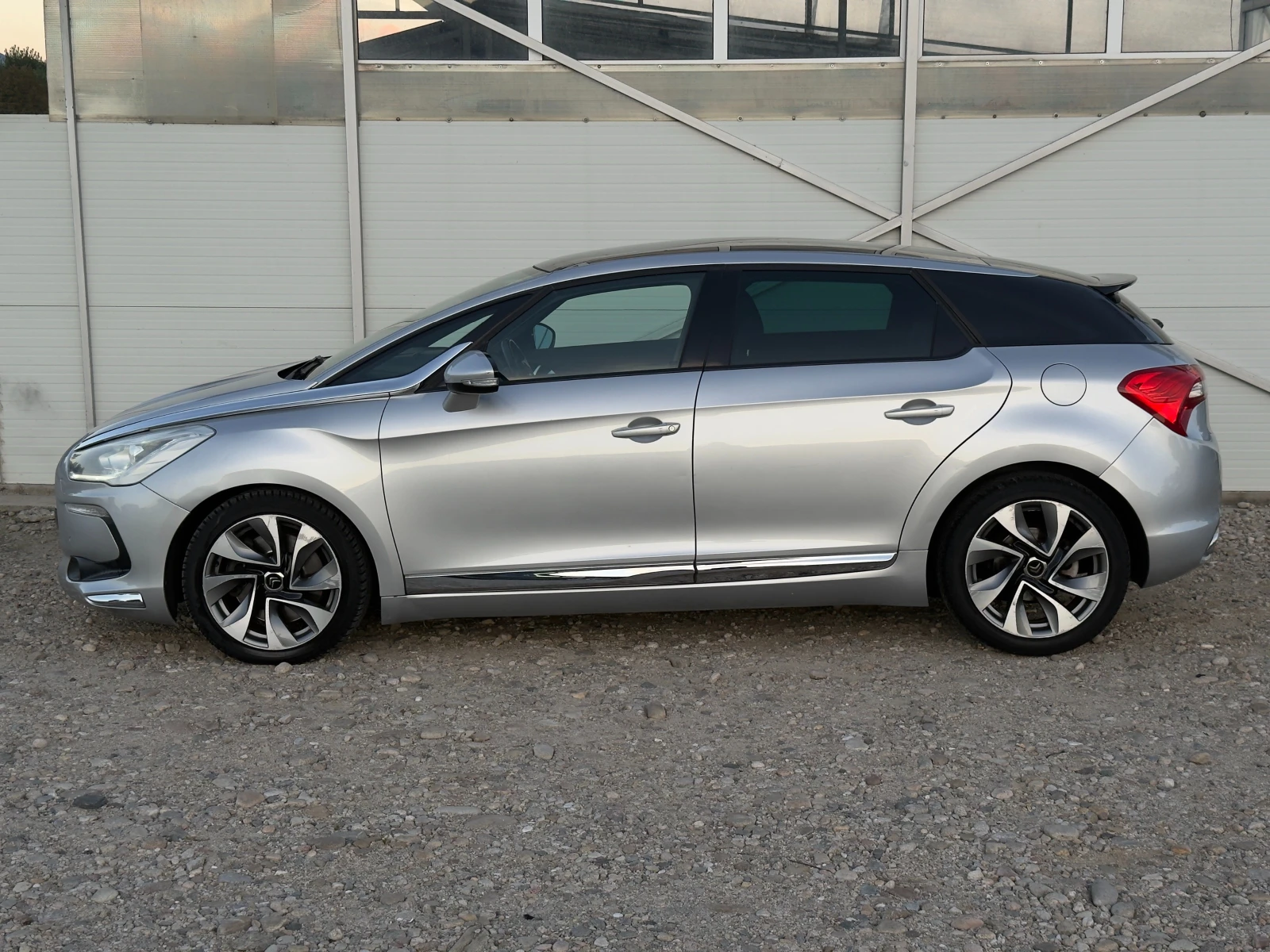 DS DS 5 2.0HDI Автомат/Панорама/Head-up/Full/Лизинг, снимка 7 - Автомобили и джипове - 56305157