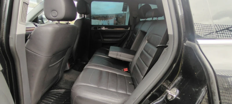 VW Touareg Vw Tuareg 5. 0 V10TDI  4х4 Униклнл запазена , снимка 13 - Автомобили и джипове - 48257171