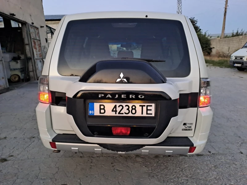 Mitsubishi Pajero Gold 3.8 v6 euro6, снимка 2 - Автомобили и джипове - 52407751