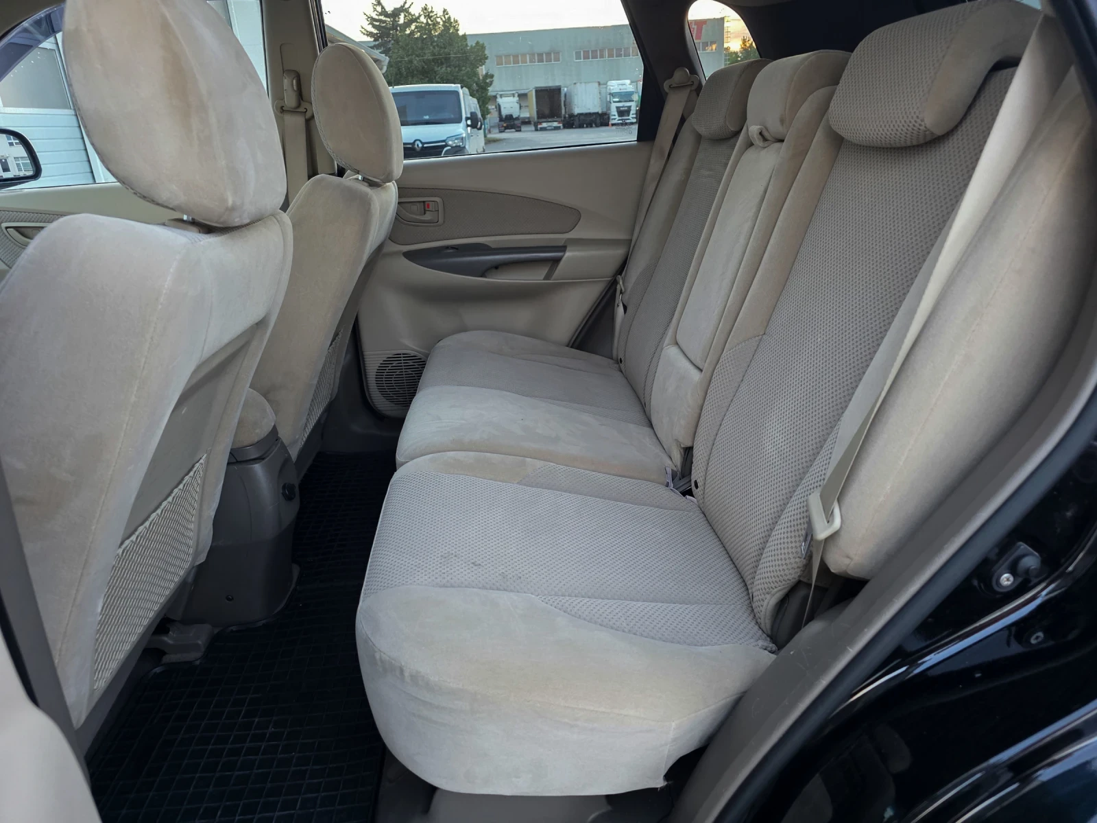 Hyundai Tucson 2.0 CRDI, снимка 11 - Автомобили и джипове - 55081698